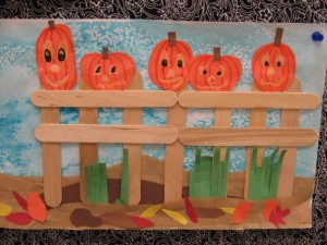 Halloween Craft Ideas Construction Paper on Fall Craft Project  Pumpkins On A Fence